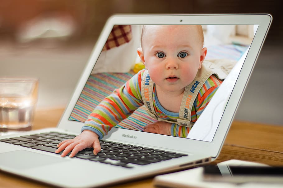 child, baby, cute, sweet, toddler, innocent, laptop, trucfoto, popout, surprised