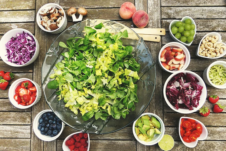 ensaladeras, comida y bebida, papel tapiz hD, comida sana, ensalada, ensaladas, comida, alimentación saludable, frescura, bienestar