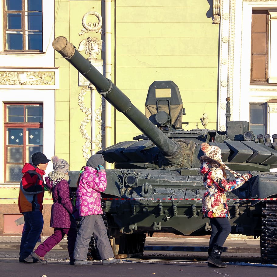 Автомобиль танк спб. Питер танковые войска. Петербург танковая часть. Военная техника в СПБ сегодня.