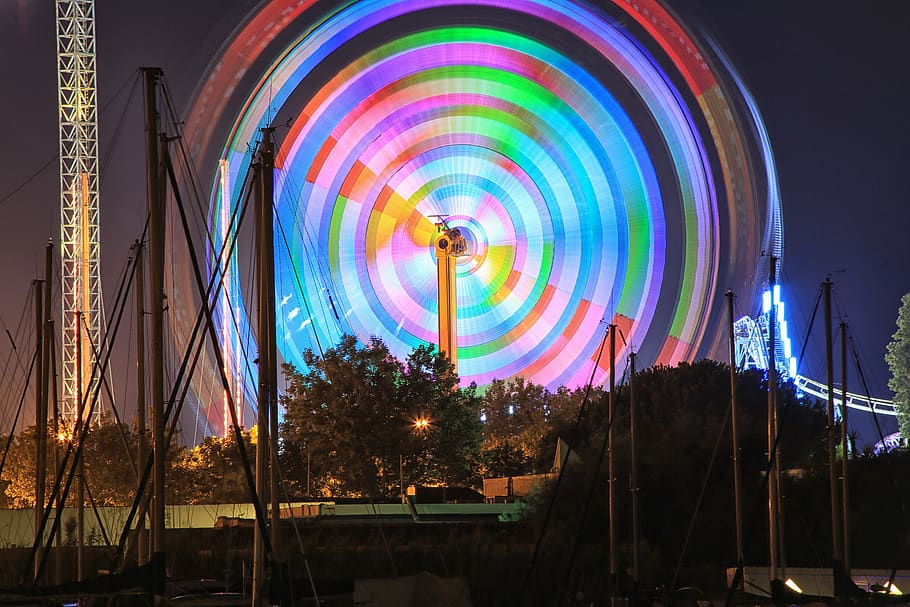 Сочи парк парки развлечений квантовый скачок. Colorful Amusement Park. Round attraction. Round Wheel.