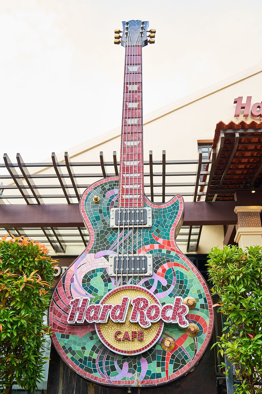 Hard Rock Cafe, restaurante, Malasia, bar, entretenimiento, guitarra, escultura, logotipo, símbolo, exótico