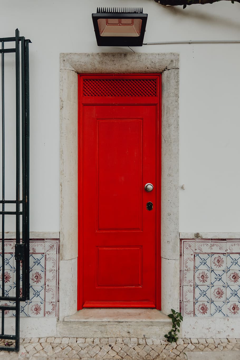 coloridos, de madeira, porta, fachada, típico, casa portuguesa, lisboa, arquitetura, cidade, europa