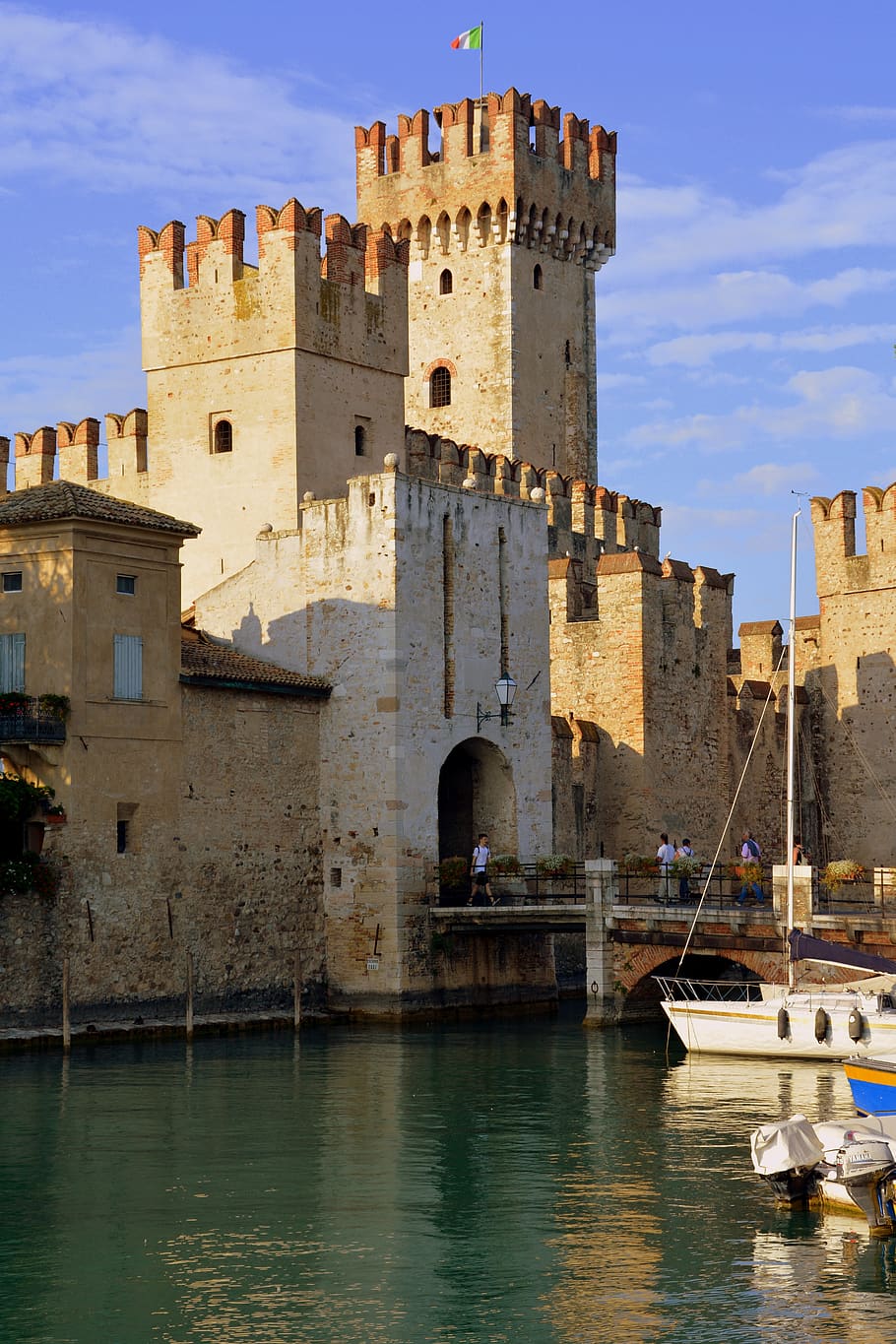 torre, castle, water, boats, sky, flag, italiana, sirmione, italy, architecture