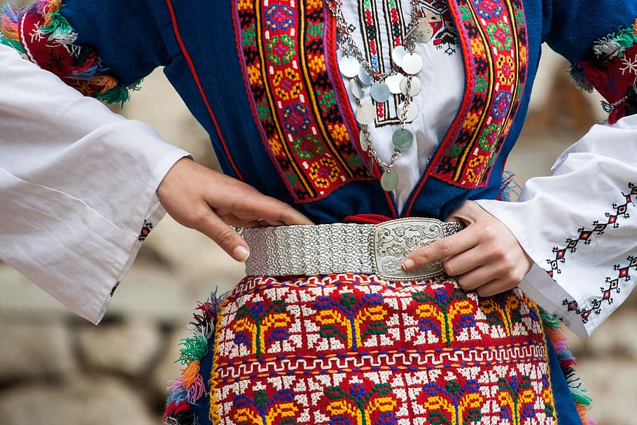 traje folclórico búlgaro, tradição, vestuário, personalizado, traje, mulher, vestido, embelezado, bulgária, moda