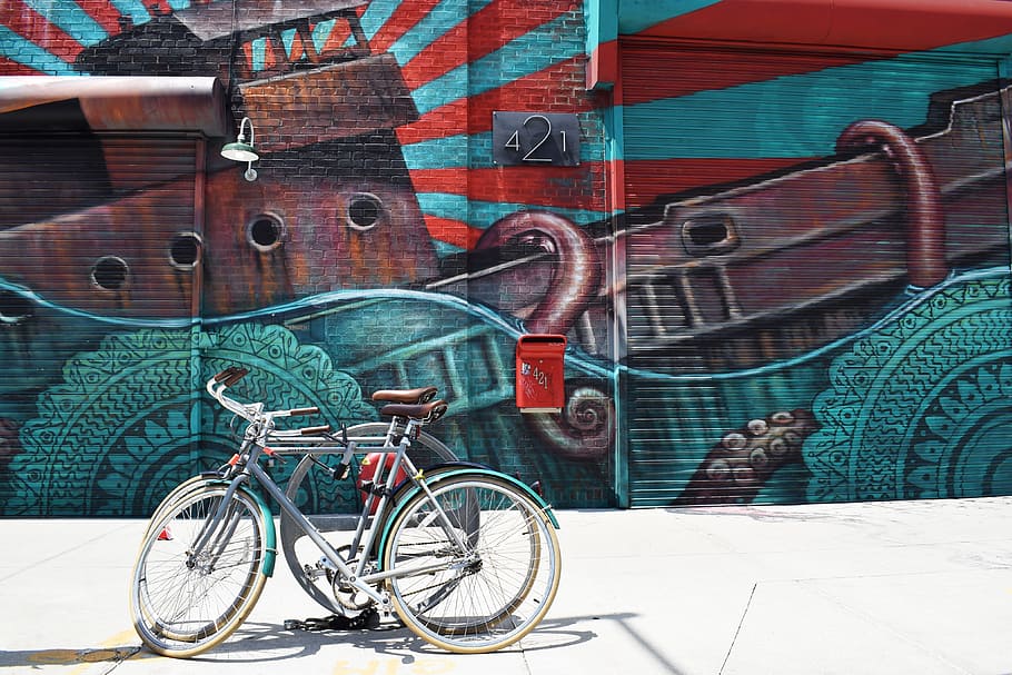 bicicletas urbanas, cidade e urbano, bicicleta, bicicletas, hD Wallpaper, parede, arquitetura, exterior do edifício, dia, veículo terrestre
