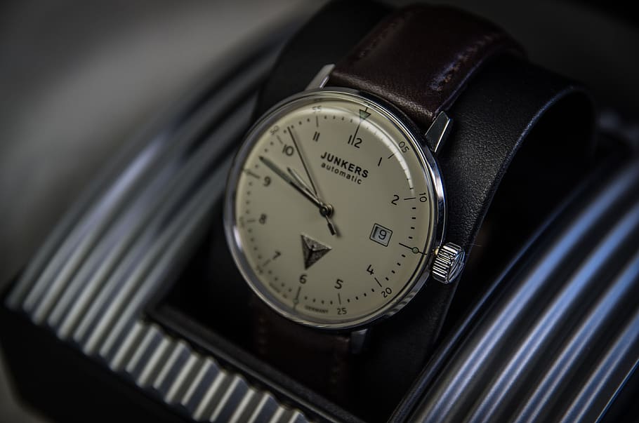 clock, wrist watch, time, elegant, design, bauhaus, dial, automatic, hour, minute