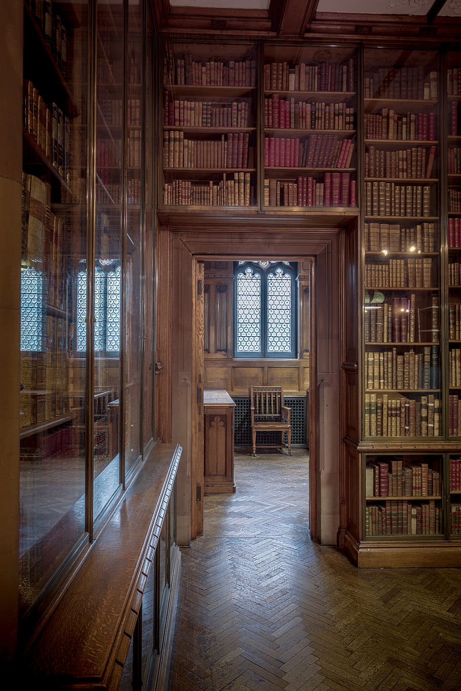 la biblioteca de john rylands, bibliotecas, libros, estantería, estanterías, puertas, estudiar, aprender, universidad, universidad de manchester