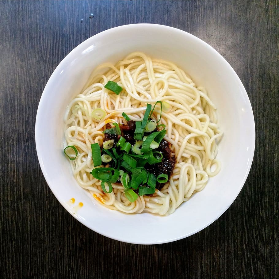 noodles, soybean sauce, chopped green onion, taiwanese noodles, pasta, italian food, food and drink, food, healthy eating, wellbeing