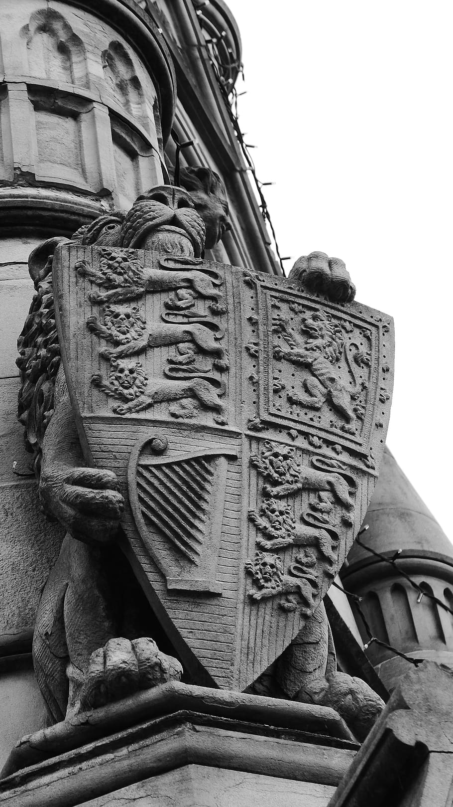 hitam dan putih, perisai, arsitektur, singa, bangunan, stratford upon avon, monumen, batu, warwickshire, shakespeare