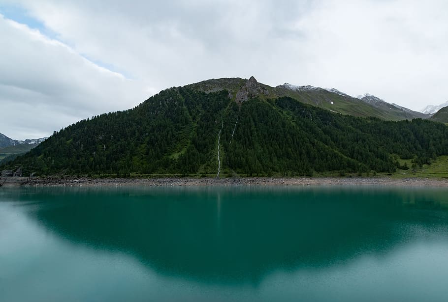 lago, beira do lago, reflexão, papel de parede hd, verde, paisagem, água, montanha, céu, nuvens