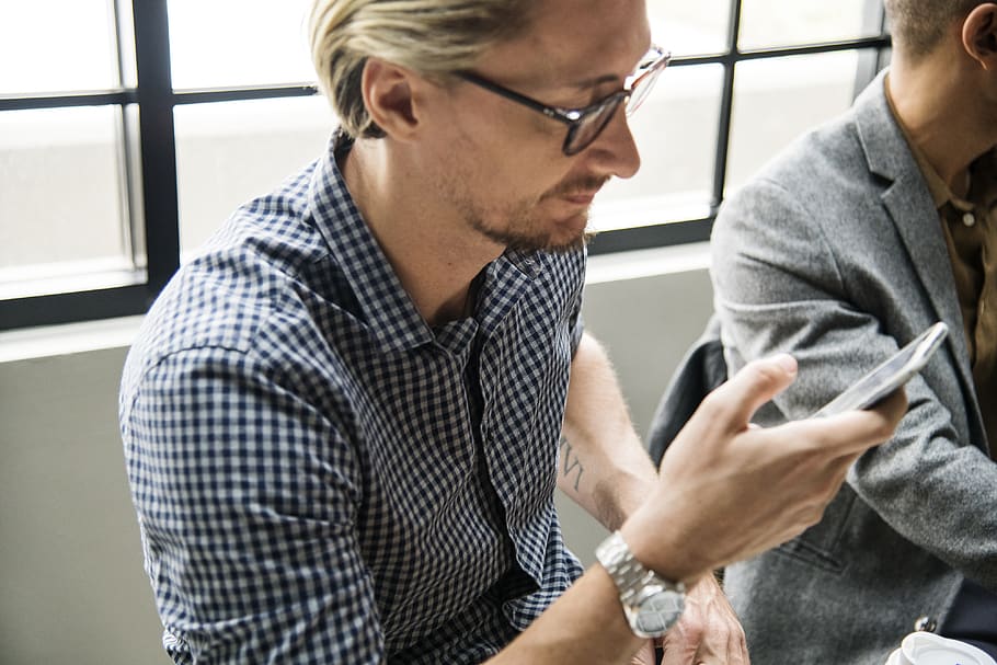 blonde, cellphone, chat, chatting, communication, community, connecting, connection, data, device - Pxfuel