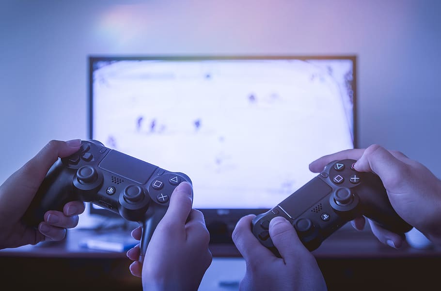 two, players, playing, video games, tv, home, technology, human hand, human body part, television set