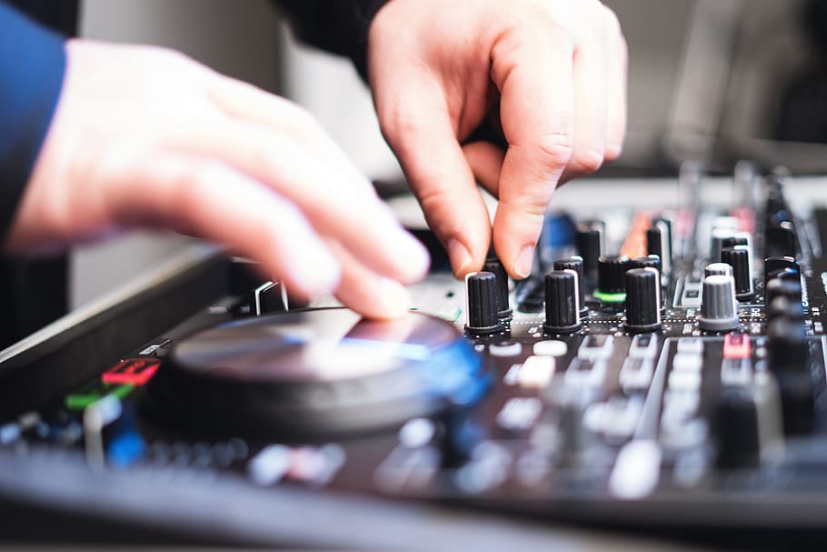 DJ Mix, pessoas, mão, mãos, música, toca-discos, mão humana, ocupação, parte do corpo humano, clube DJ
