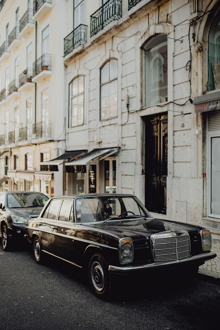 старый, Mercedes Benz, На стоянке, улица, Лиссабон, Португалия, марочный, автомобиль, черная машина, Черный
