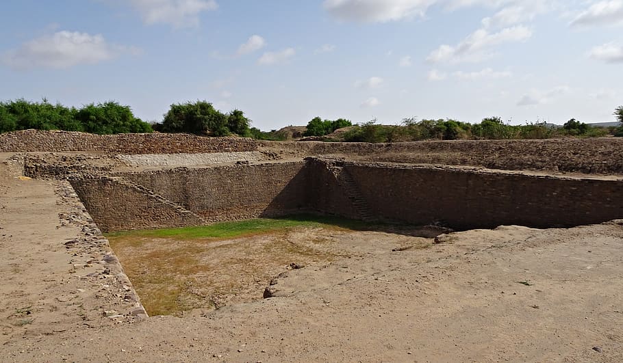 dholavira, sitio arqueológico, excavación, depósito de agua, khadirbet, kutch, kotada timba, ruinas, antigua civilización del valle del Indo, trópico de cáncer