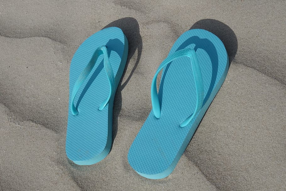 biru, sandal jepit, duduk, pasir, sandal, gagal, sepatu, biji-bijian, pantai, kasual