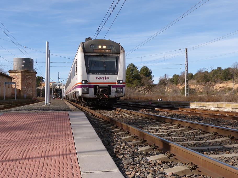 tren, vía, estación, llega el tren, renfe, ferrocarril, llegada, plataforma, transporte ferroviario, pista