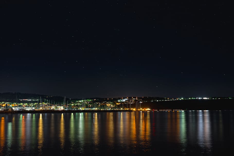 cielo estrellado, noche, puerto deportivo, izola, eslovenia, cielo nocturno, playa, luces nocturnas, tarde, paisaje acuático
