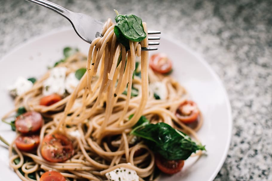 spaghetti, tomato, basil, fresh, food, dinner, meal, italian, plate, fork