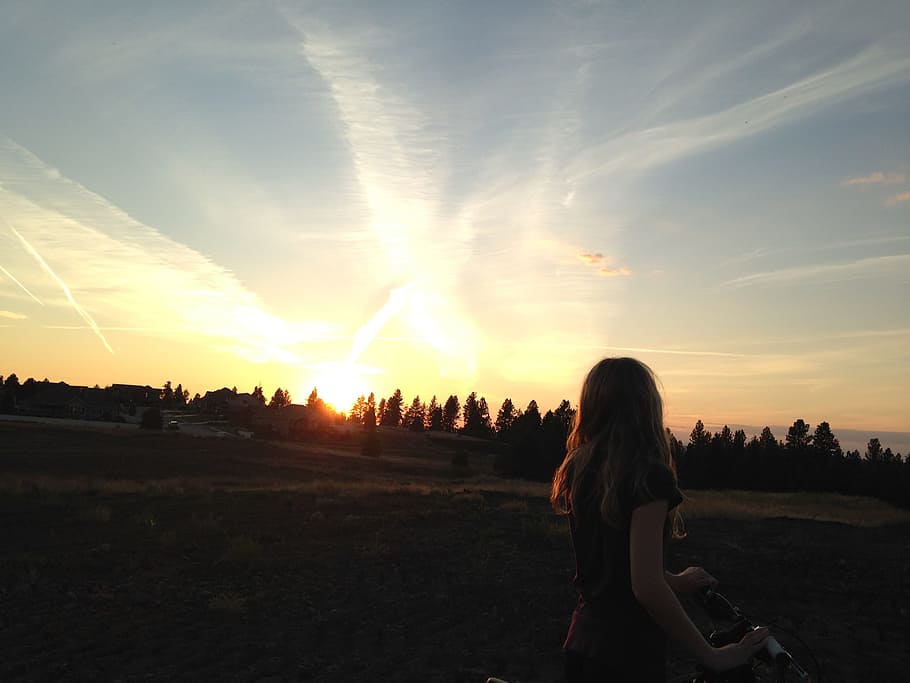 puesta de sol, niña, mujer, bicicleta, anochecer, cielo, árboles, campos, rural, cabello largo