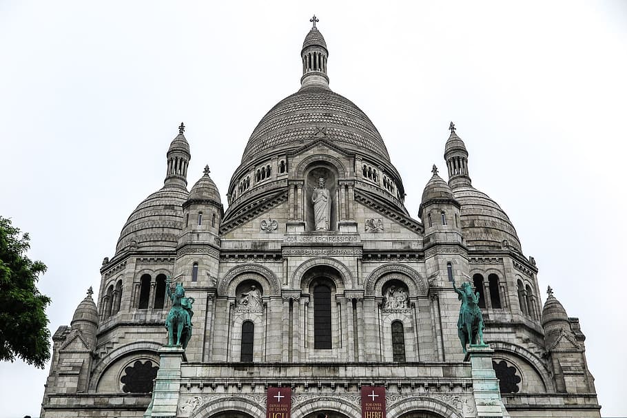 Gris, piedra, forma de estatuas de bronce, frente, Sacre Coeur, París, Francia, arquitectura, catedral, católica
