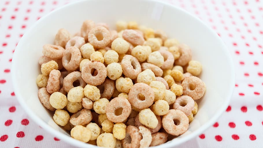 cereal, bowl, rings, table, table cloth, polka dots, food, food and drink, healthy eating, breakfast cereal