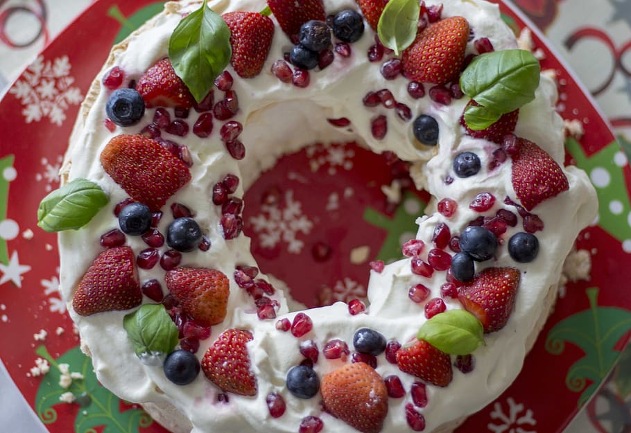 pavlova, cream, fruit, pudding, dessert, red, strawberries, tasty, christmas, blueberries