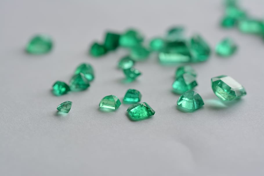 gem, emerald, stones, studio shot, close-up, green color, indoors, selective focus, capsule, large group of objects