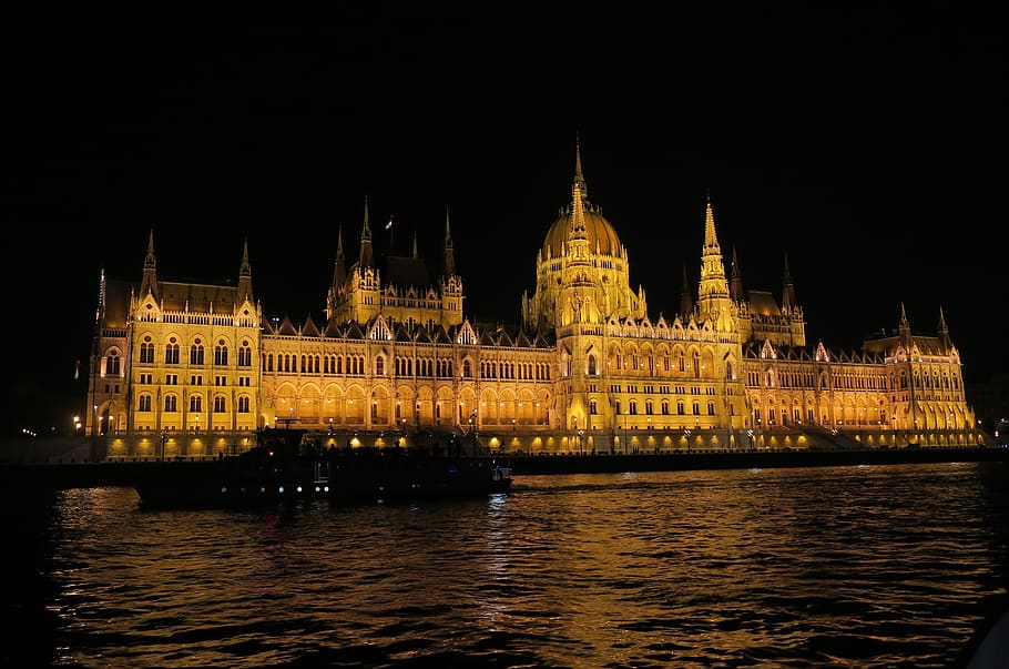 budapeste, parlamento, cruzeiro noturno, danúbio, rio, capital, iluminação, arquitetura, construção, escuro