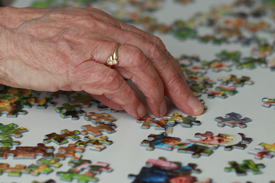 puzzling, hobby, pieces of the puzzle, leisure, people, elderly, senior, hand, puzzle, woman