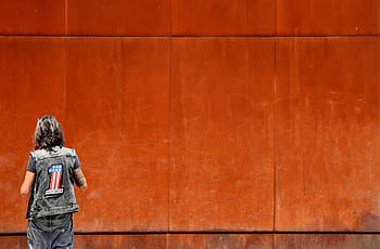 wall-man-rusted-minimalism-royalty-free-thumbnail.jpg