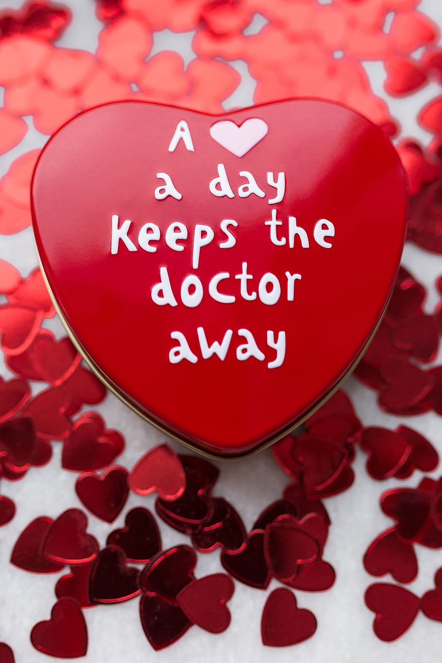 confetti foil jantung, latar belakang, cinta, merah, jantung, valentine, hari valentine, perayaan, teks, acara