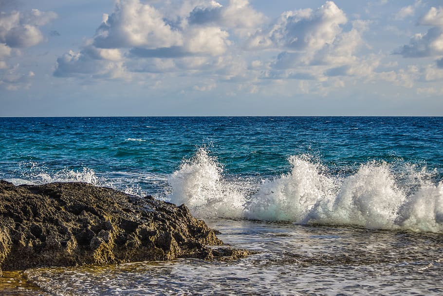 Вода в море Кипр. Пазлы виде песни моря. Картинки моря 1 июня 2022. Seashore with Rocks, Waves.