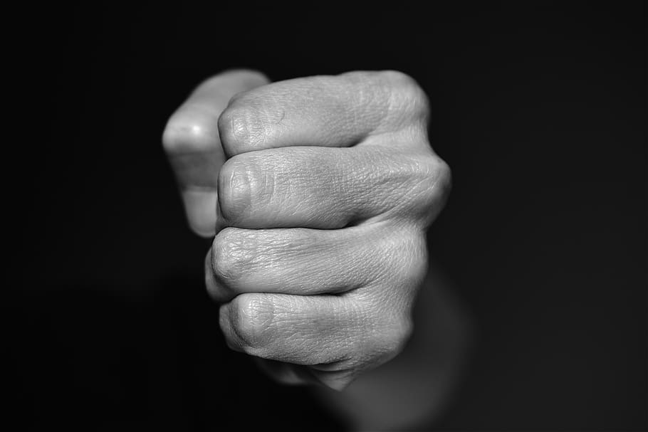 puño, golpe, violencia, mano, mano humana, parte del cuerpo humano, gesticulando, parte del cuerpo, adentro, dedo