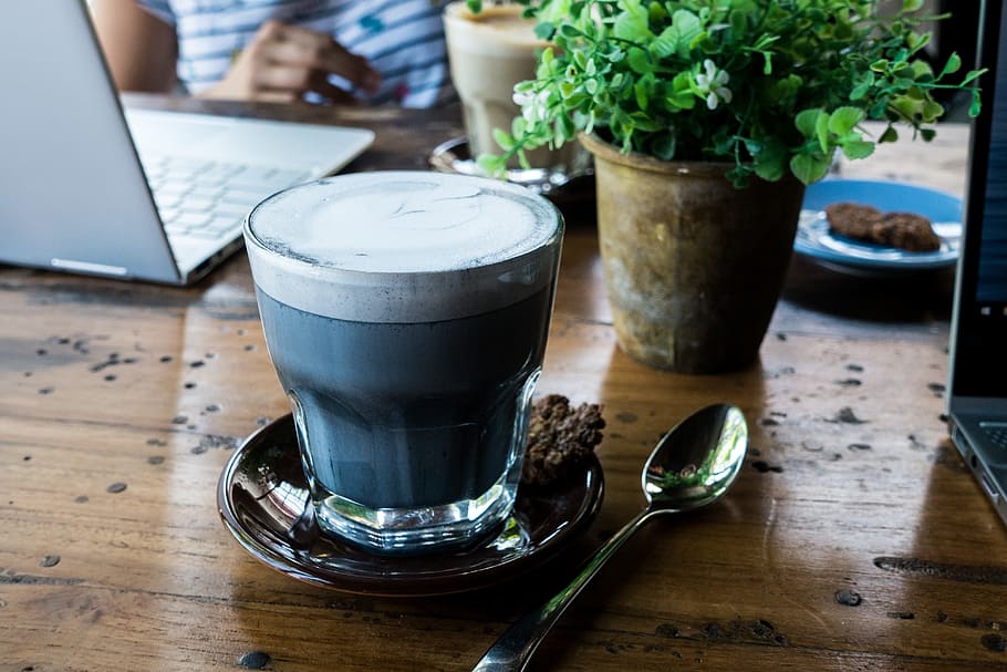 carvão vegetal, preto, cappuccino de café, café, cappuccino, close-up, coffeeshop, Comida e bebida, mesa, computador portátil