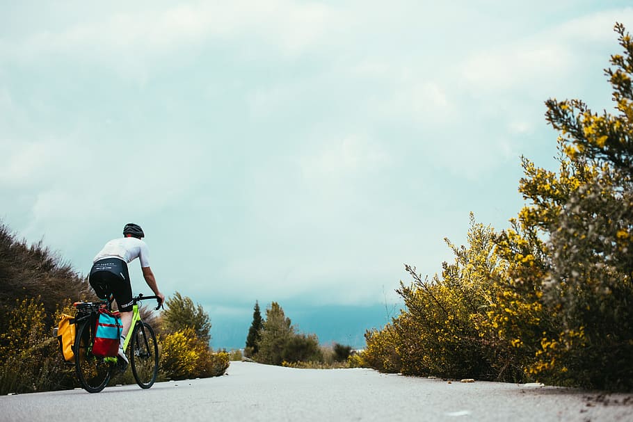 ciclista de estrada do país, cheio de curvas, dia nublado, 25-30 anos, Verde, Rodovia, Paisagem, Luz, Montanha, Cênico