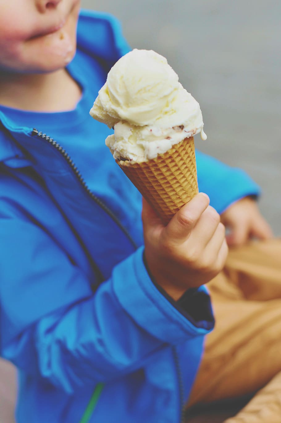 ice, ice cream cone, ice cream, child, hand, child's hand, eat, delicious, benefit from, lick