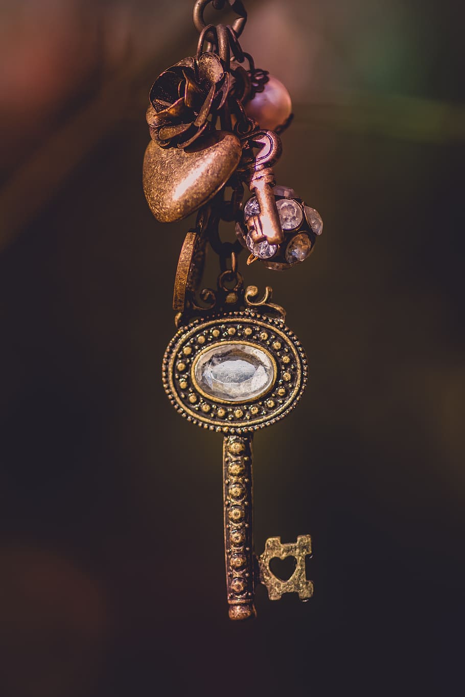 key, chain, art, design, dark, antique, clock, close-up, focus on foreground, old