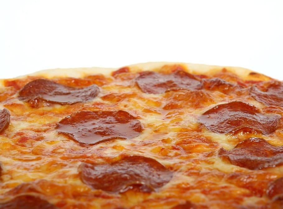 pizza, pepperoni, makanan, lapar, rongsokan, keju, enak, makanan dan minuman, makan tidak sehat, latar belakang putih
