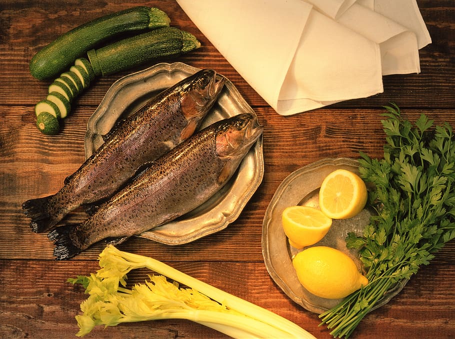 ceia de peixes, natureza morta, truta, comida, mesa da cozinha, comida e bebida, alimentação saudável, frescura, bem estar, peixe