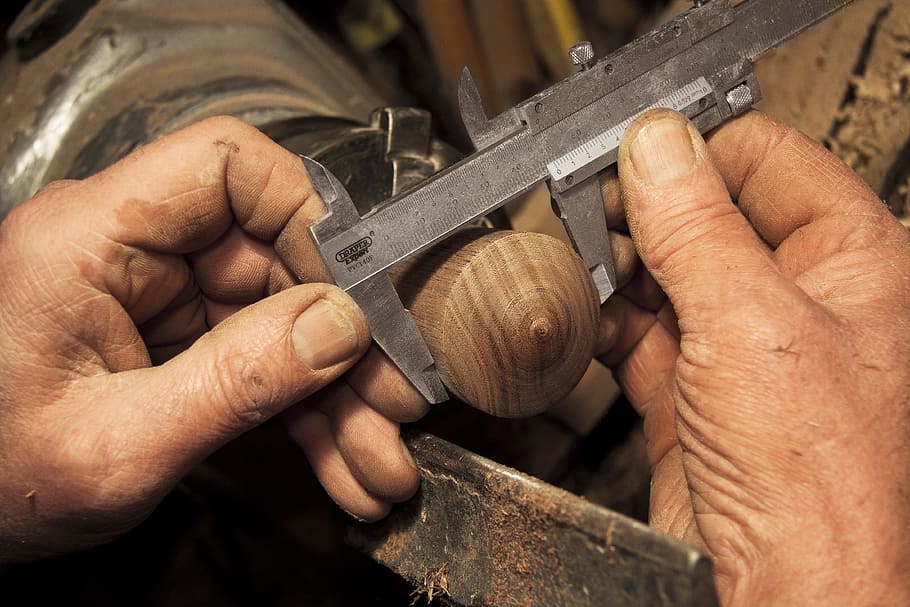 pinzas, carpintero, carpintería, torneado de madera, taller, medida, artesanía, hombre, mano, trabajo