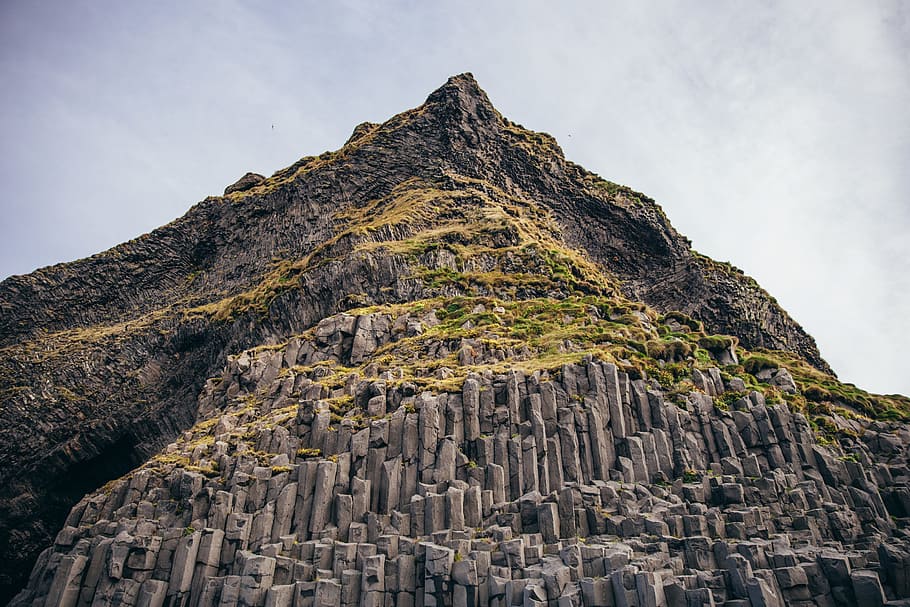 columnas de basalto, islandia, capas, formaciones rocosas, nubes, costa, columna, europa, paisaje, montaña