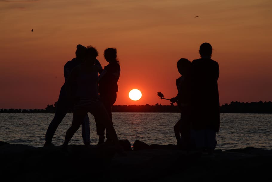matahari terbit, orang, selfie, fotografi, siluet, matahari, air, besar, merah, langit