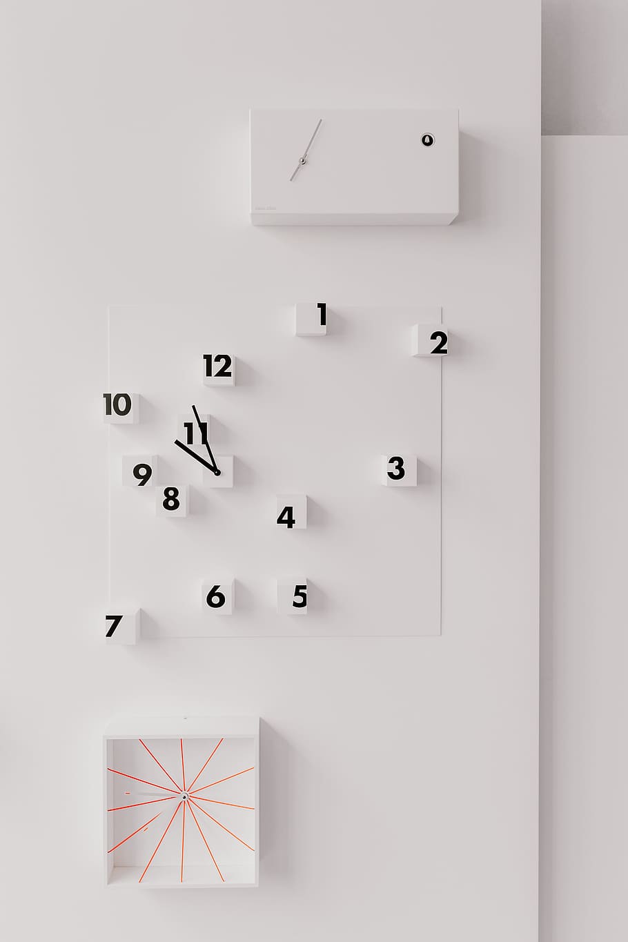 modern wall clocks, minimal, minimalist, minimalism, white, clean, modern, abstract, contemporary, simple