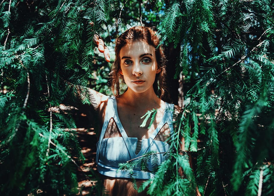 caption, pose, girl, woman, model, green, tree, plant, one person, looking at camera
