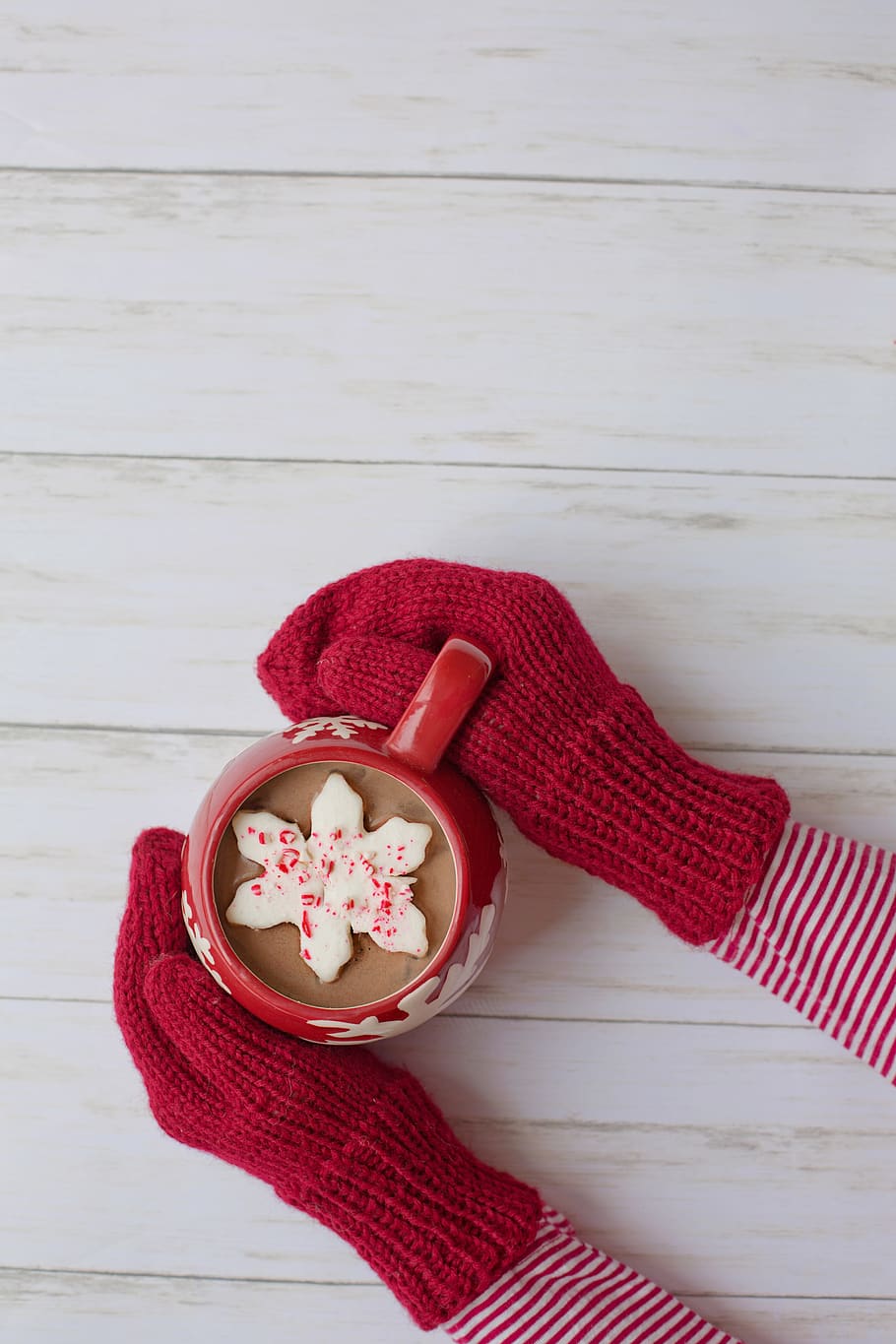 mittens, hot chocolate, red, winter, christmas, cozy, cosy, warm, border, text space