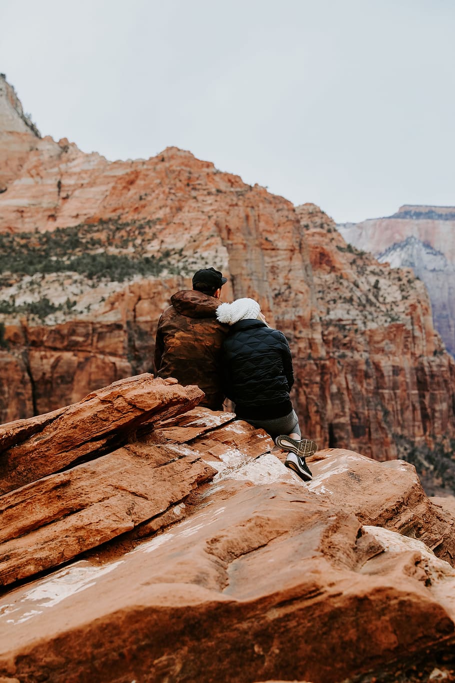 man, woman, cuddle, snuggle, mountain, canyon, red, happy, view, vista