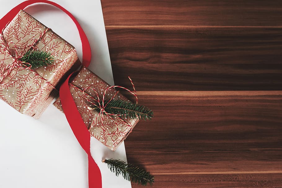 regalos, puesta, madera, mesa de fondo, Navidad, celebración, fiesta, adentro, decoración, rojo