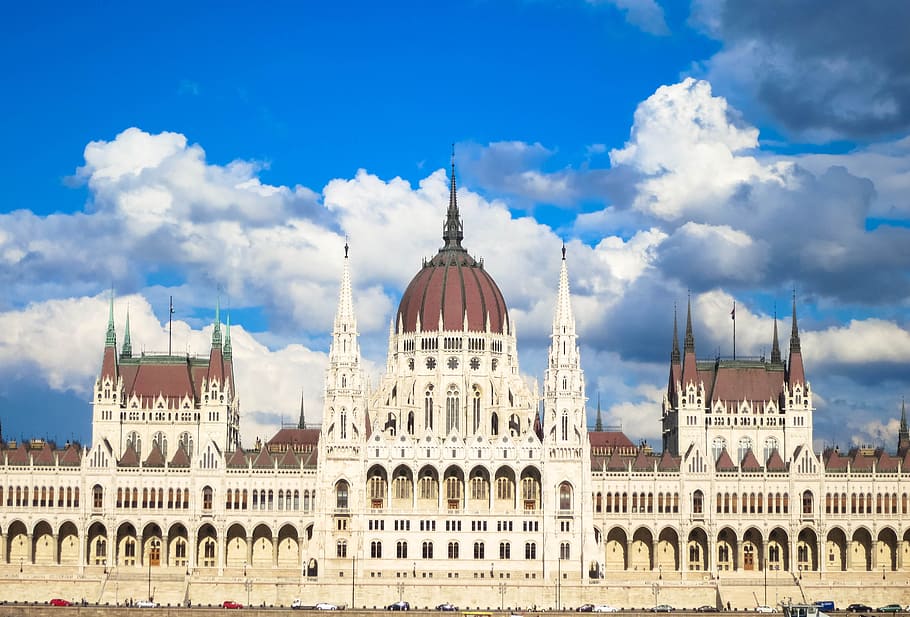 Casa del Parlamento, Budapest, Hungría, edificio, arquitectura, azul, cielo, nubes, exterior del edificio, estructura construida