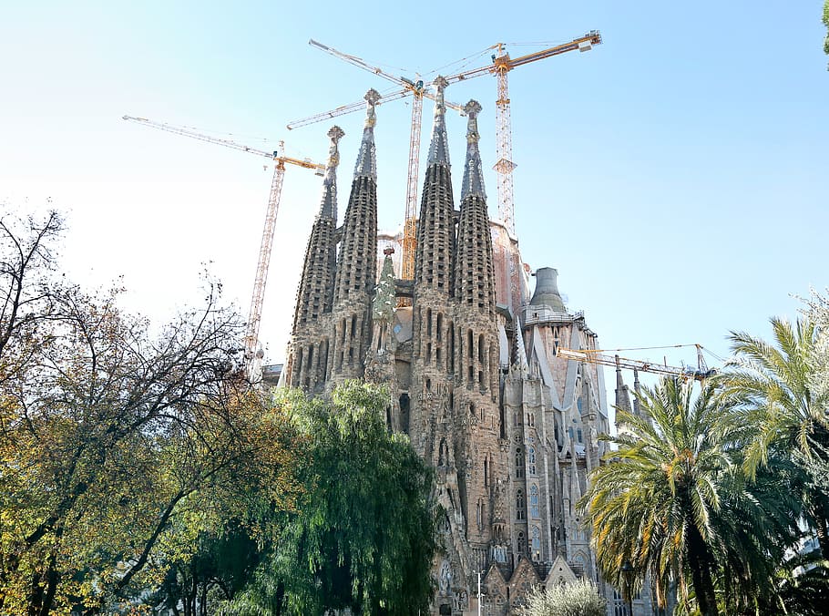 front view, sagrada familia, construction, architectural, architecture, barcelona, cathedral, church, cityscape, crane